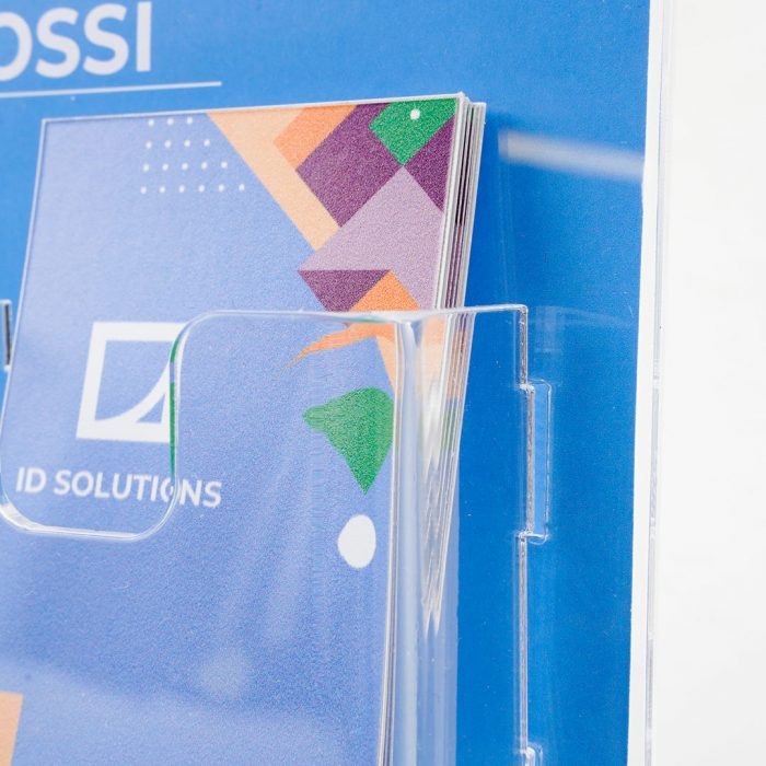 porta avvisi in plexiglass dettaglio tasca porta bigliettini