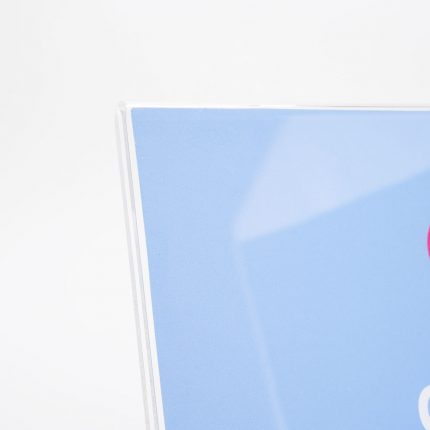 porta avvisi banco con grafica dettaglio angolo plexi