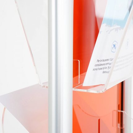 espositore girevole colorato con porta depliant bifacciale