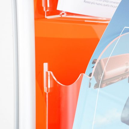 Espositore porta depliant girevole quadrifacciale con 24 tasche f.to A4 verticale con divisorio removibile