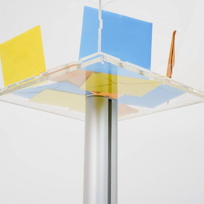 cubo trasparente plexiglass autoportante inserimento fissaggio