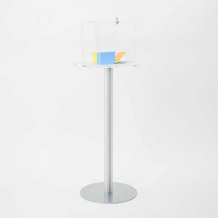 tavolino cubo plexiglass con tavolino