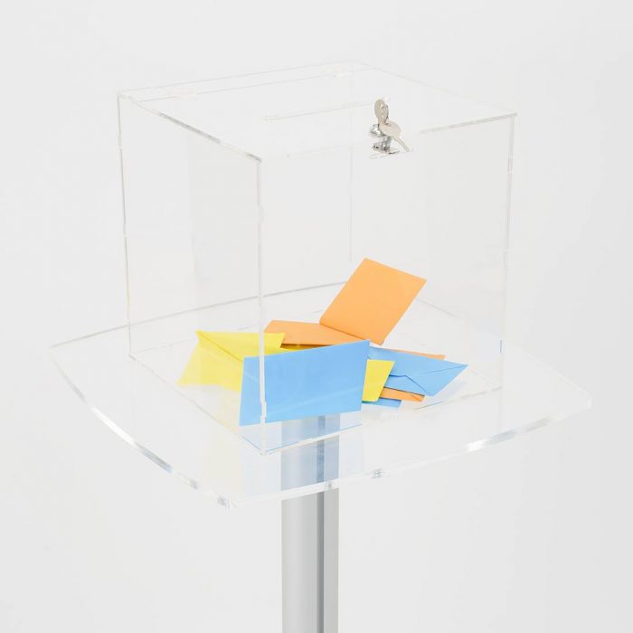 tavolino cubo plexiglass con tavolino trasparente