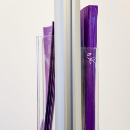 totem espositivo con grafica intercambiabile bifacciale