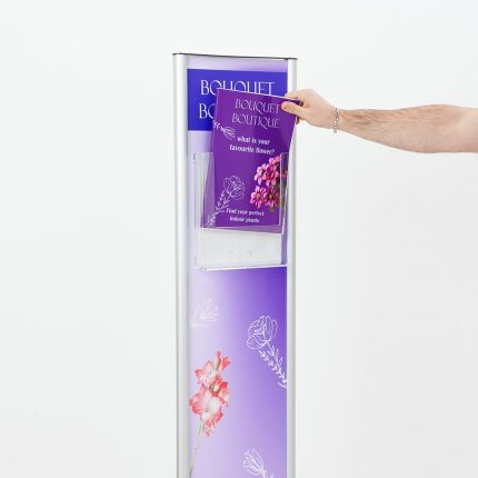 totem espositivo con grafica porta depliant intercambiabile