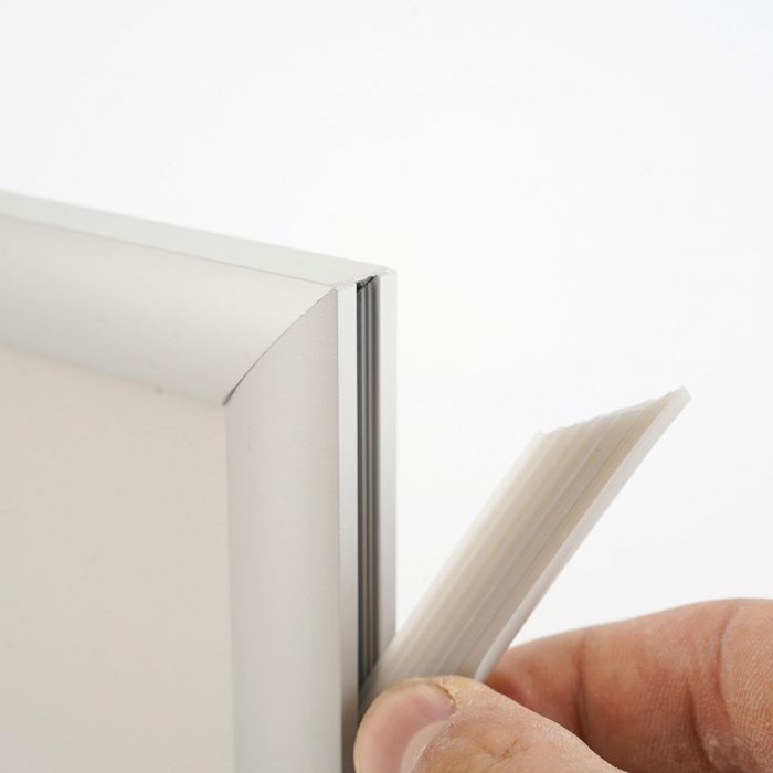 Cornice bifacciale da banco con inserimento comunicazione laterale - immagine 3