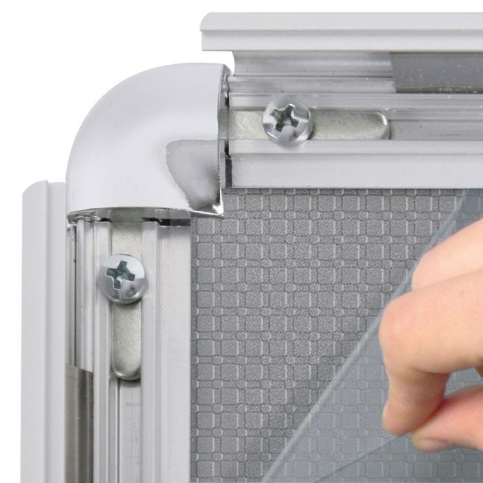 Cornice a scatto con profili frame 25 mm, angoli tondi e PVC frontale anti-riflesso - immagine 4