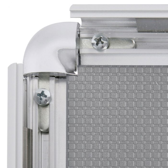 Cornice a scatto con profili frame 25 mm, angoli tondi e PVC frontale anti-riflesso - immagine 4