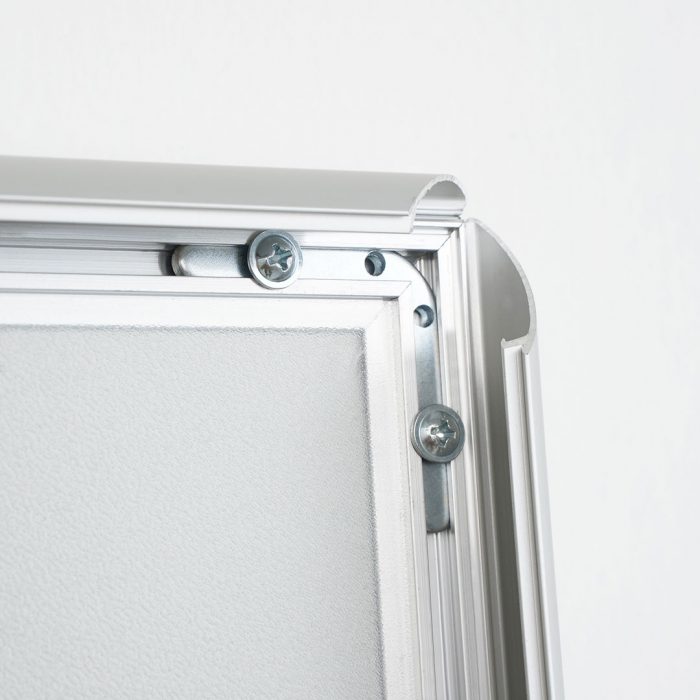 Cornice a scatto con profili frame 25 mm, angoli vivi e PVC frontale anti-riflesso - immagine 5