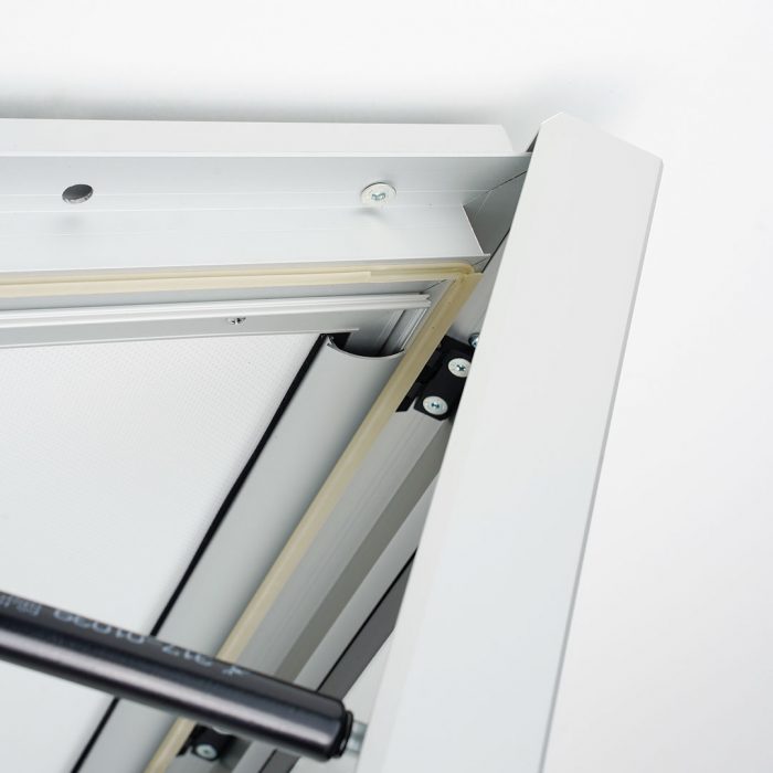 Bacheca linea premium porta poster per esterni con fondo retroilluminato a LED e apertura a ribalta - immagine 2