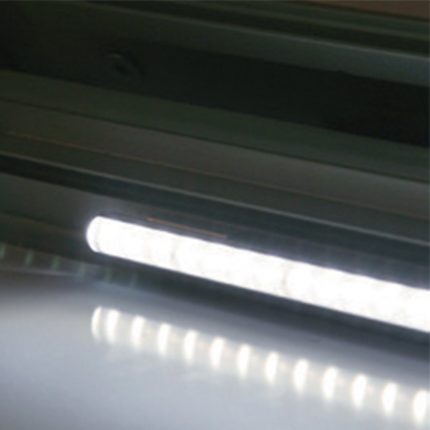 Bacheca per esterni con illuminazione a LED e apertura a ribalta - F.to 24xA4