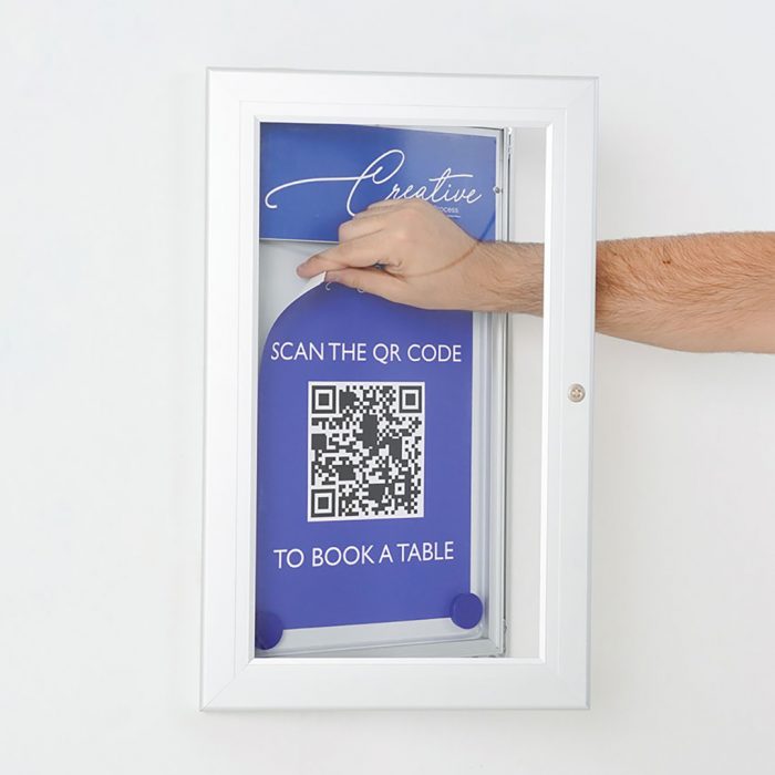 Bacheca per esterni con apertura a libro e pannello removibile per logo - F.to A4 - immagine 8