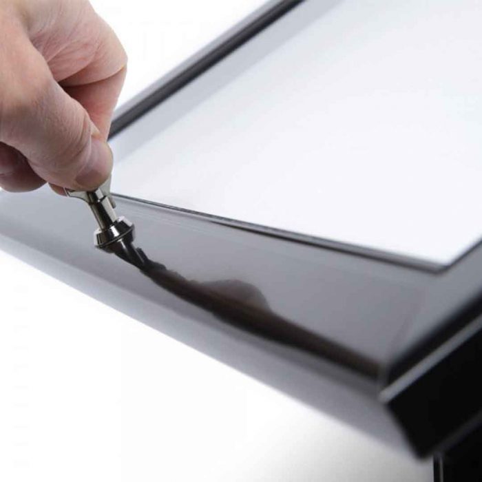 Bacheca porta menù per esterni autoportante a LED, apertura a libro e pannello removibile per logo - F.to A4 - immagine 3