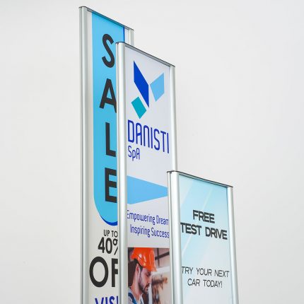 Totem espositore EXPO - struttura con profili in alluminio anodizzato silver
