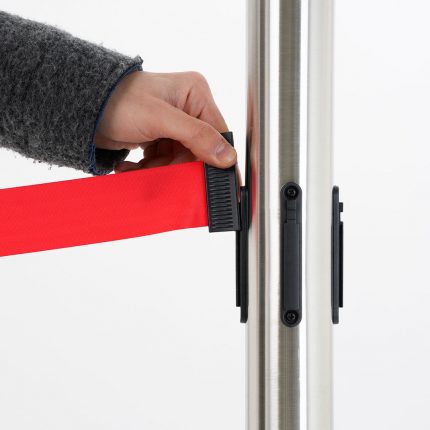 Colonnina in acciaio spazzolato H 220 cm con nastro 3 metri