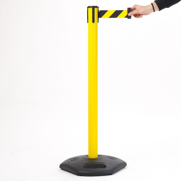 Colonnina in PVC giallo con base in plastica nera e nastro 3,5 metri giallo/nero - immagine 4