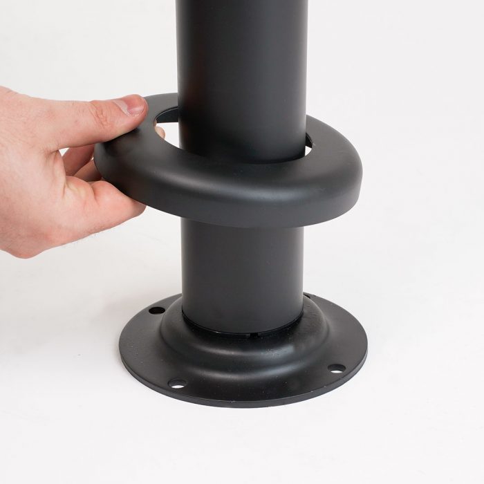 Colonnina nera con base tassellabile e nastro 3 metri nero - immagine 2