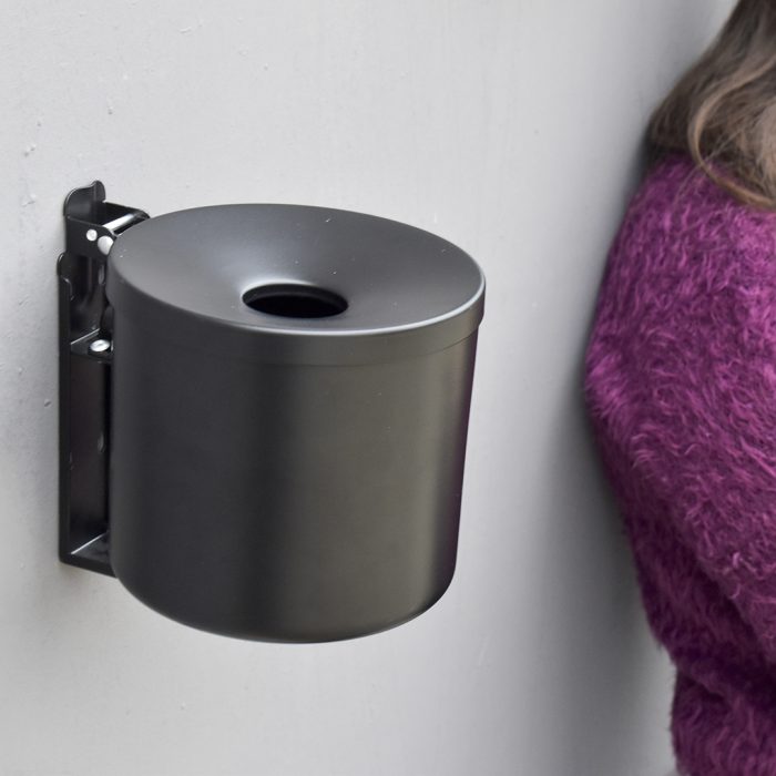 Posacenere circolare da parete in metallo verniciato nero 15x18H cm - Capacità 2,5 Lt - immagine 7
