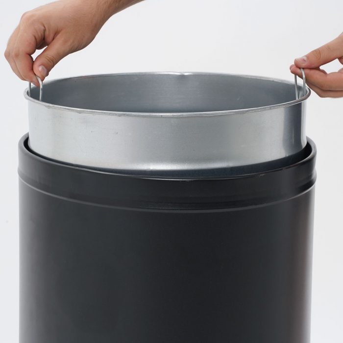 Cestino rotondo nero con coperchio girevole 38x73H cm - immagine 5