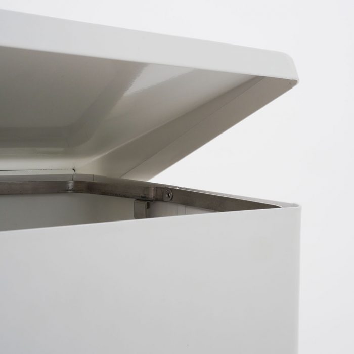 Pattumiera in metallo bianco con pedale e coperchio con sistema frenante completo di kit pittogrammi - Capacità 42 Lt - immagine 4