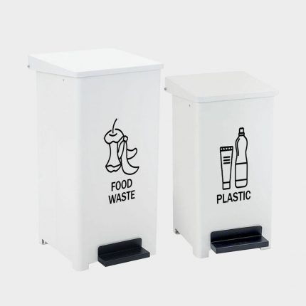 Pattumiera in metallo bianco con pedale e coperchio con sistema frenante completo di kit pittogrammi - Capacità 42 Lt