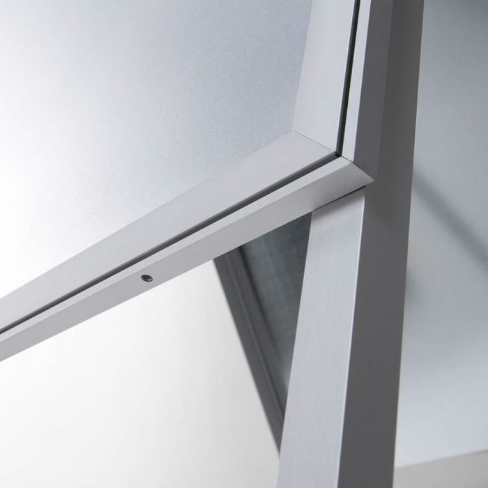 Cornice bifacciale a cavalletto A1 con pannello info e antipioggia - immagine 3